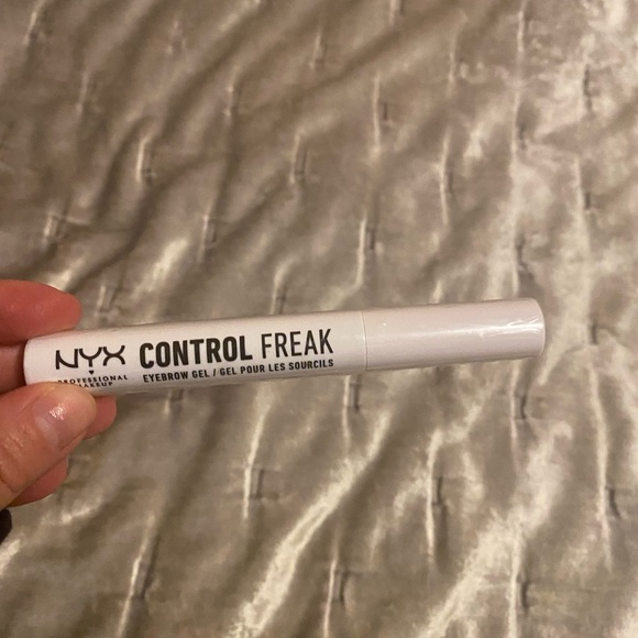 Nyx eyebrow gel - Picture 1 of 2